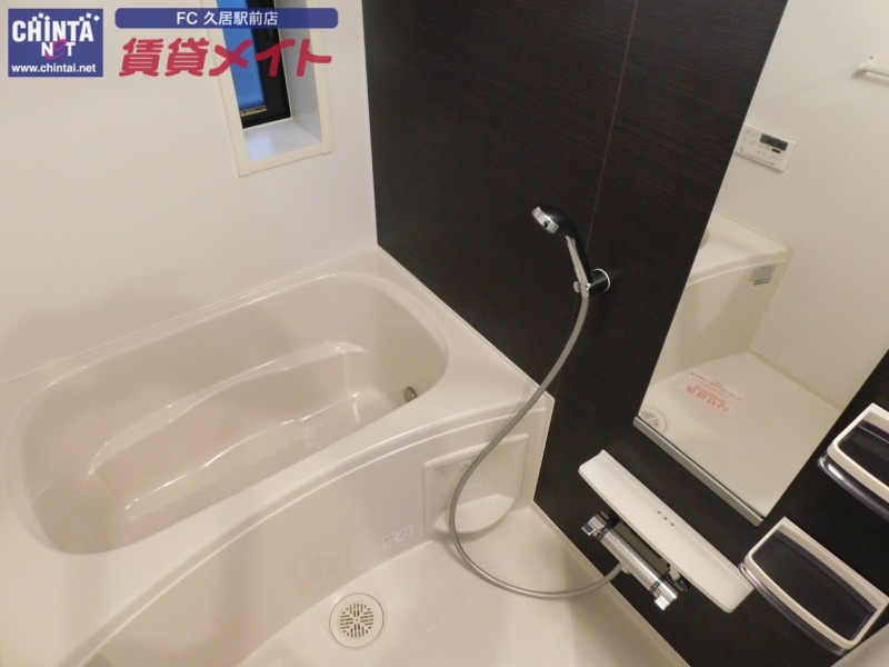 バス・シャワールーム　同型反転タイプ参考写真