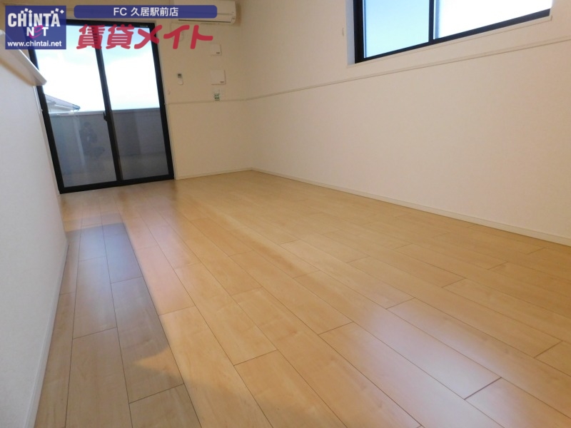 居室・リビング　同型反転タイプ参考写真