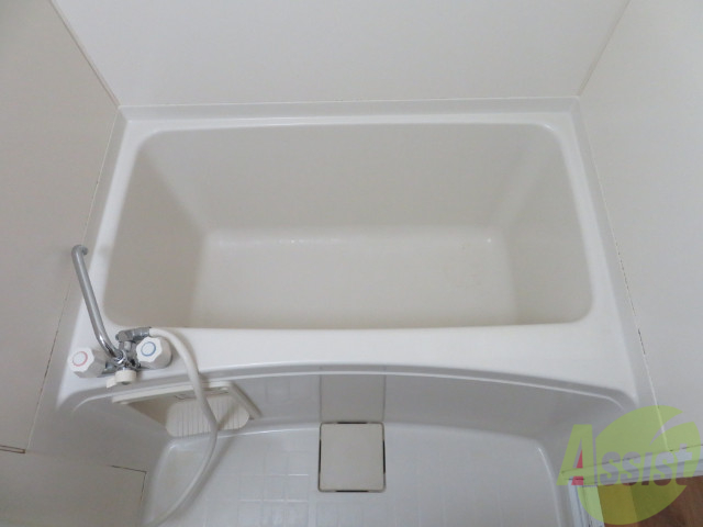 バス・シャワールーム　バスルームもゆったりとしていて疲れも癒せそうですね。