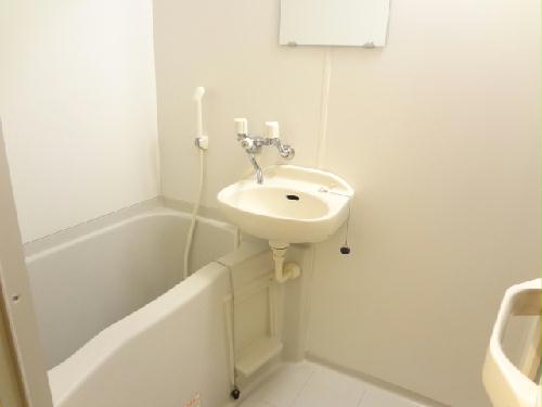 バス・シャワールーム　浴室乾燥機付きで、雨の日でも安心！