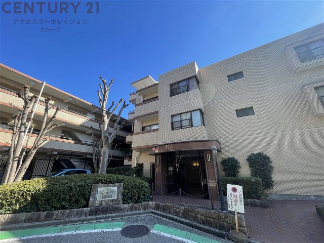 建物外観　オートロック付きで外部からの出入りが無く安心です