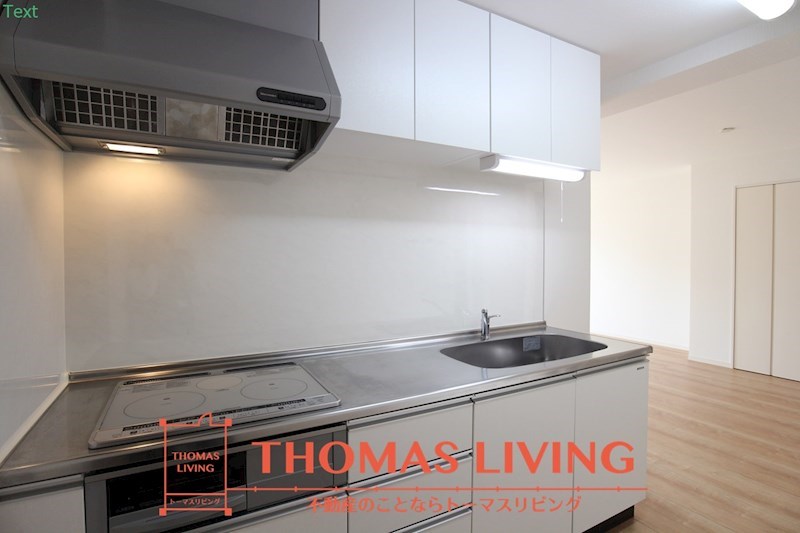 キッチン　IHクッキングヒーター採用のシステムキッチン。