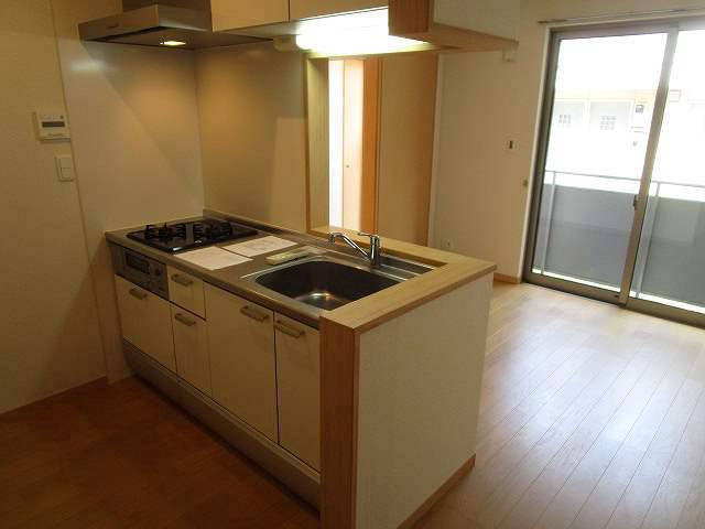 居室・リビング　こちらの居間で趣味の時間をお楽しみください