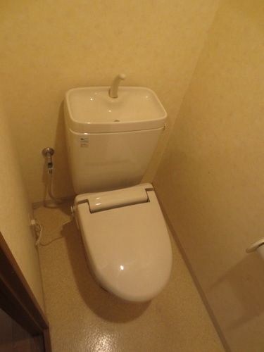 トイレ　清潔感のあるトイレですね。