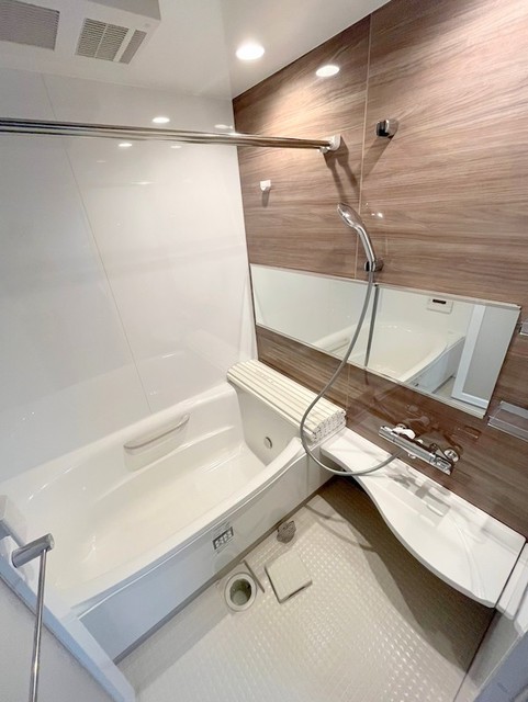 バス・シャワールーム　★広々お風呂・浴室乾燥・追い焚きあり★