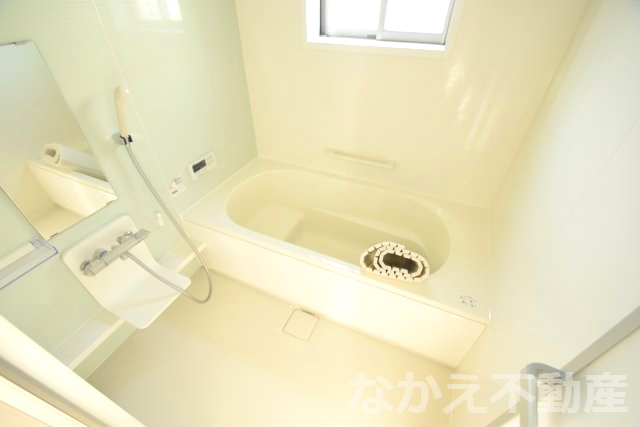 バス・シャワールーム　コンパクトで使いやすいお風呂です