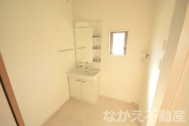 洗面設備　コンパクトで使いやすい洗面所