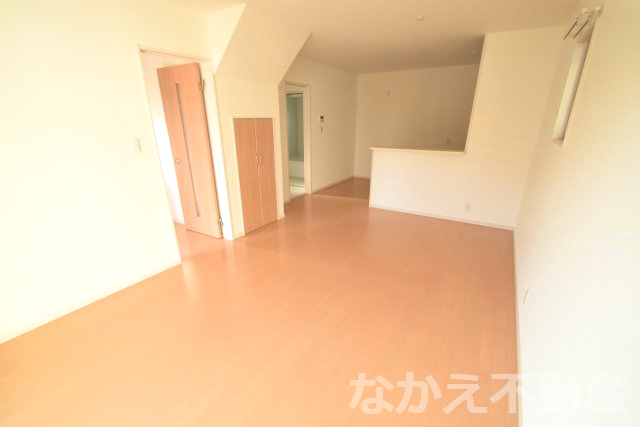 居室・リビング　こちらのリビングで趣味の時間をお楽しみください