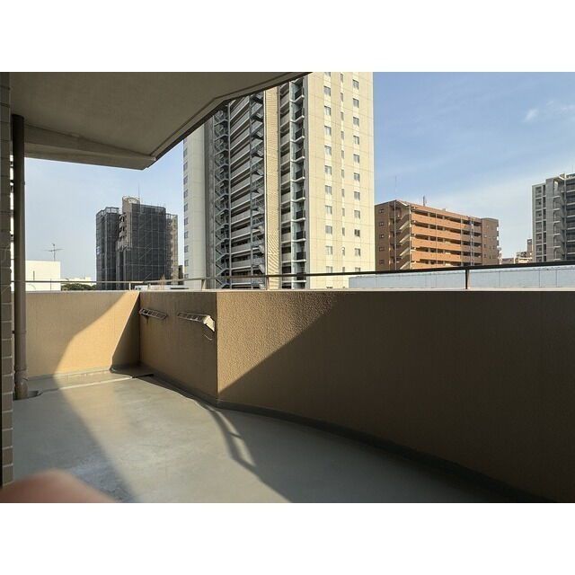 バルコニー　開放的で明るい空間を演出してくれるバルコニーです