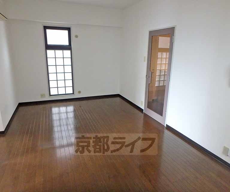 居室・リビング　綺麗に改装されています