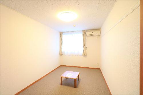 居室・リビング　大型家具家電付きにより初めての一人暮らしの方も安心！