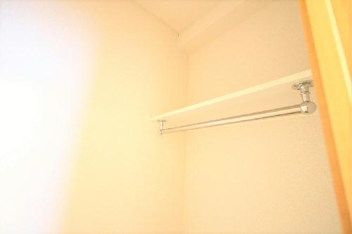 その他　ハンガーパイプ付きでスッキリ収納