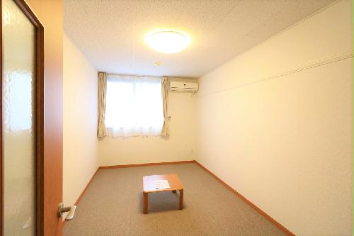 居室・リビング　当社では希少なベッドなし物件！お好きなベッドが設置可能！