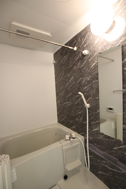 バス・シャワールーム　風呂蓋は設備ではありません