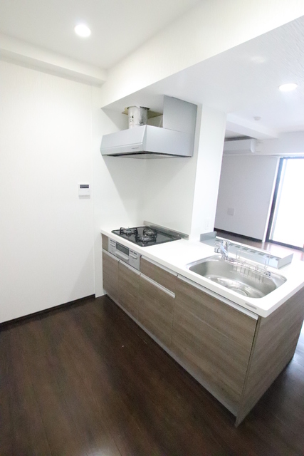 キッチン　３口コンロシステムキッチンとなります