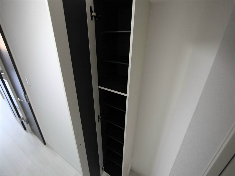 玄関　玄関　シューズボックス付（収納充実してます）