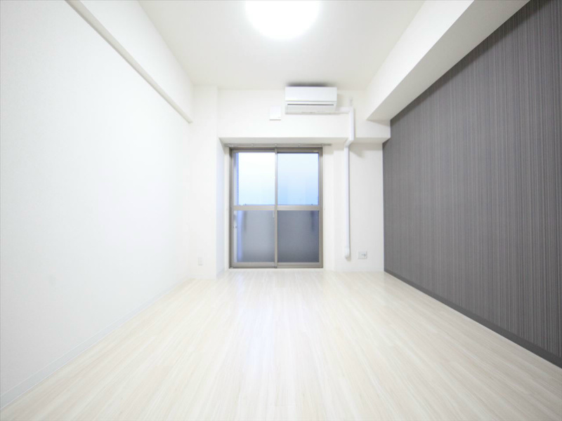 バルコニー　洋室10.6帖　ウォークインクローゼット（収納充実してます）