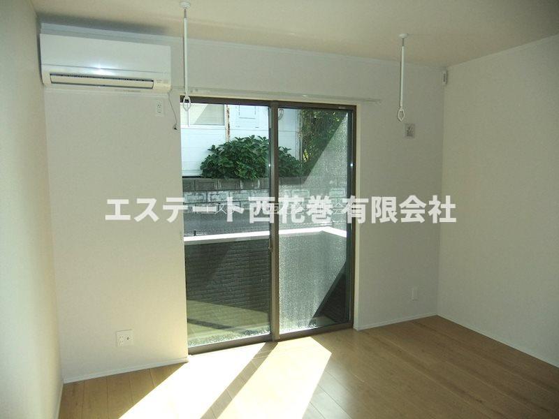 居室・リビング　105号室写真です