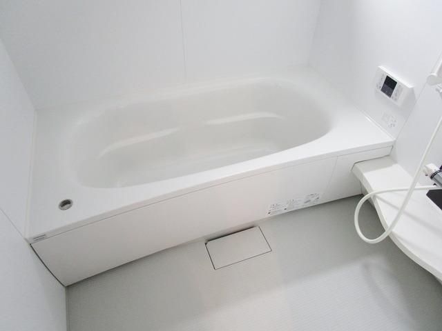 バス・シャワールーム　★追い焚き機能付きの広い浴槽★