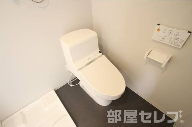 トイレ　※１０２号室の写真を流用しています。