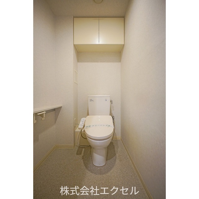 トイレ　温水便座付きです