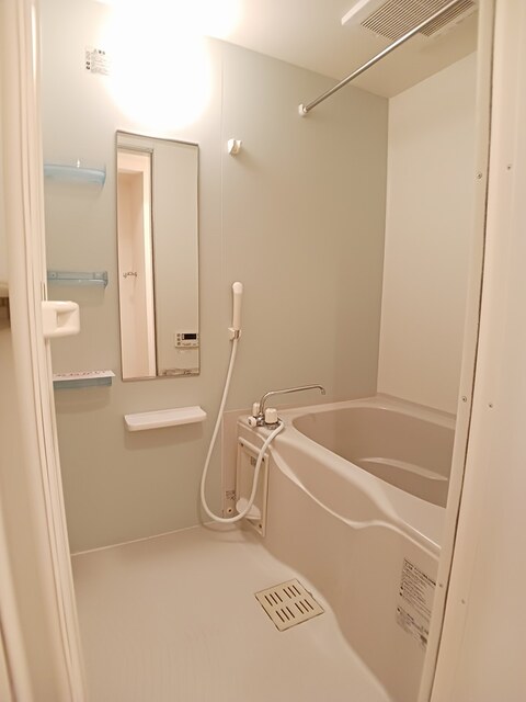 バス・シャワールーム　浴室乾燥・追い炊き機能付きで便利♪