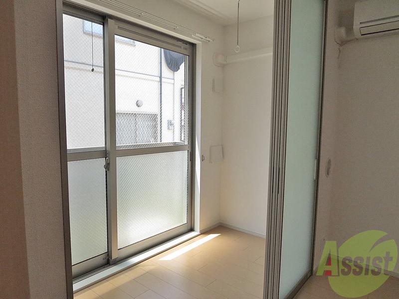 バルコニー　ベランダではなくサンルームです。雨の日でも洗濯できますね。