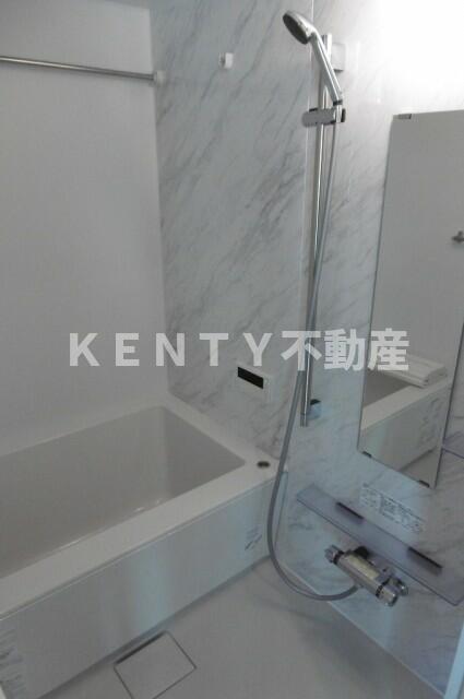 バス・シャワールーム　コンパクトで使いやすいお風呂です