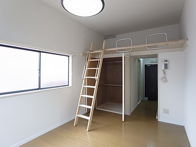 居室・リビング　見ての通り日当たり良好のお部屋です。