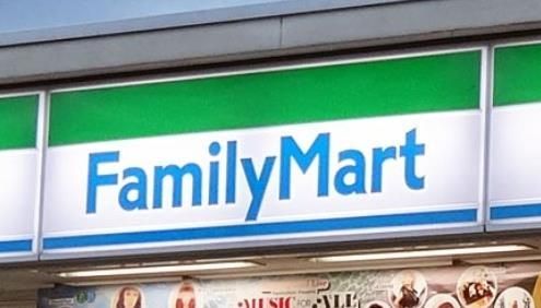 コンビニ　ファミリーマート（コンビニ）まで126m