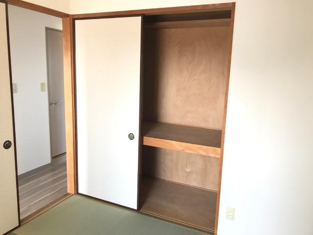 収納　押入れ
