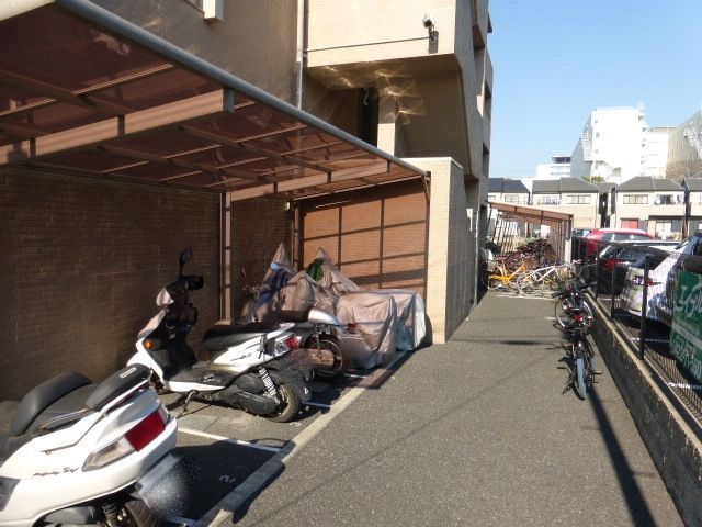 その他共有部分　バイク相談　駐輪場です