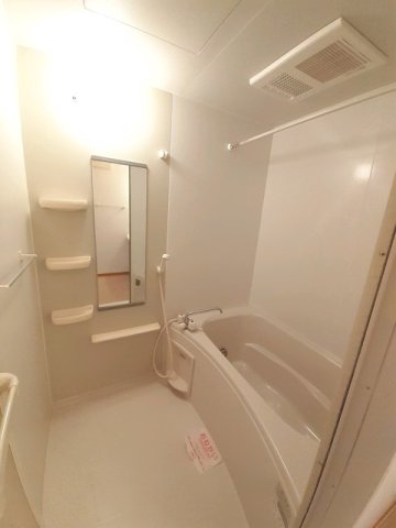 バス・シャワールーム　落ち着いた空間のお風呂です