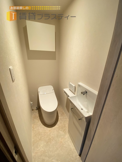 トイレ　温水洗浄便座付き。