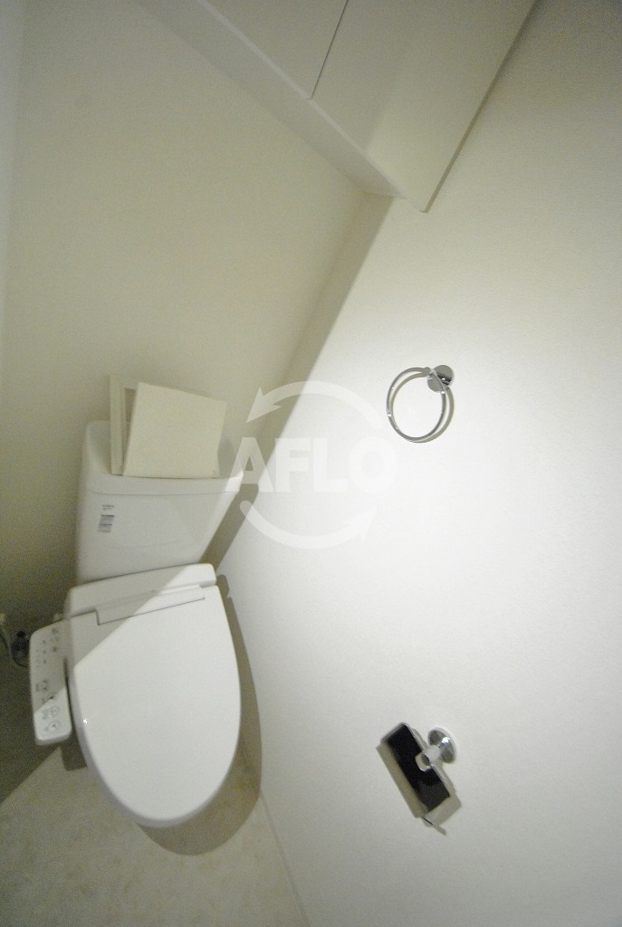 トイレ　SERENiTE谷四　温水洗浄便座