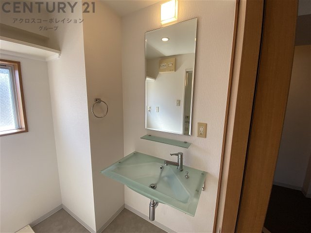 洗面設備　オシャレな洗面台です