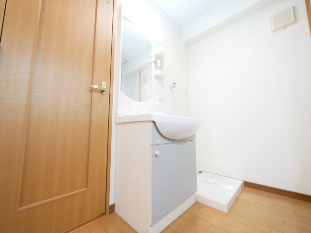 洗面設備　ラ・フォーレ東天満　独立洗面化粧台