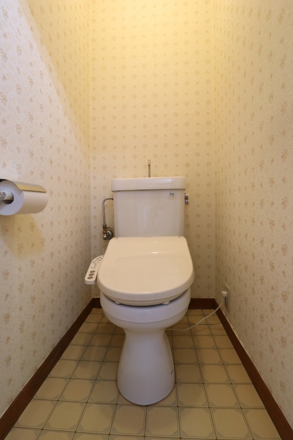 トイレ　温水洗浄便座