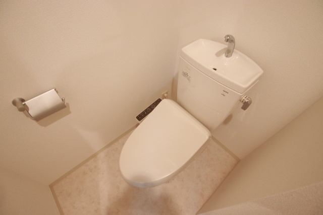 トイレ　※別室の参考写真の為、現況優先です。