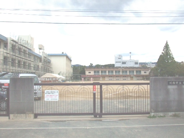 小学校　川西市立東谷小学校（小学校）まで279m