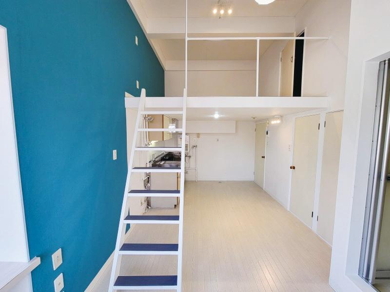 その他部屋・スペース　階段でロフトにあがれます