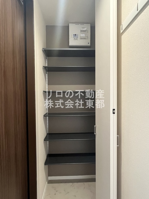 玄関　玄関には下駄箱があるのでスッキリとした空間を保てます