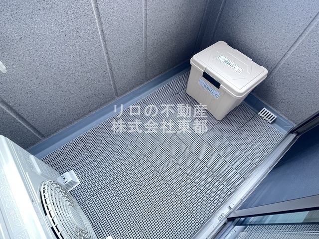 バルコニー　バルコニーがあるので洗濯物を太陽の下で干すことができます♪