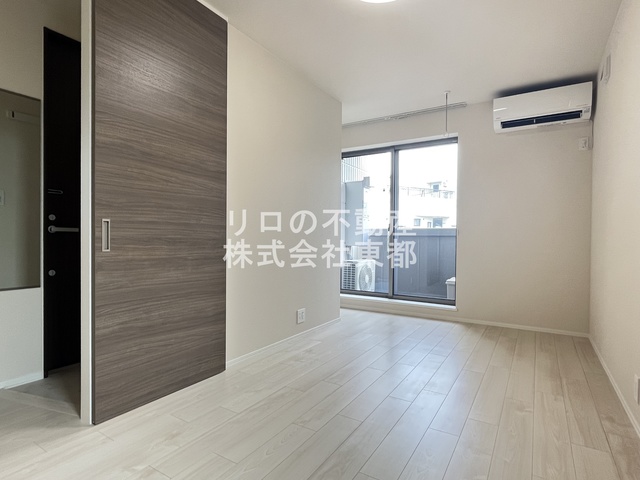 居室・リビング　２面採光なので、明るく風通しのよい過ごしやすいお部屋です♪