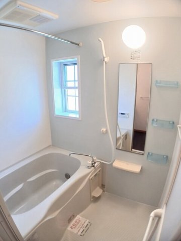 バス・シャワールーム　落ち着いた空間のお風呂です