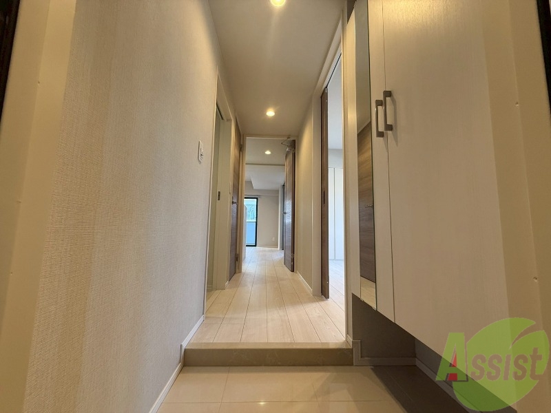 玄関　玄関から撮影しました。お部屋の明るさも伝わりますね。