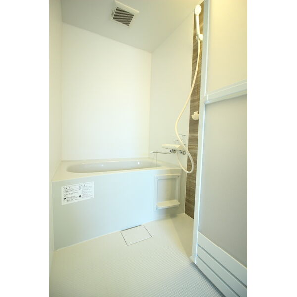 バス・シャワールーム　ゆったり過ごせるお風呂です