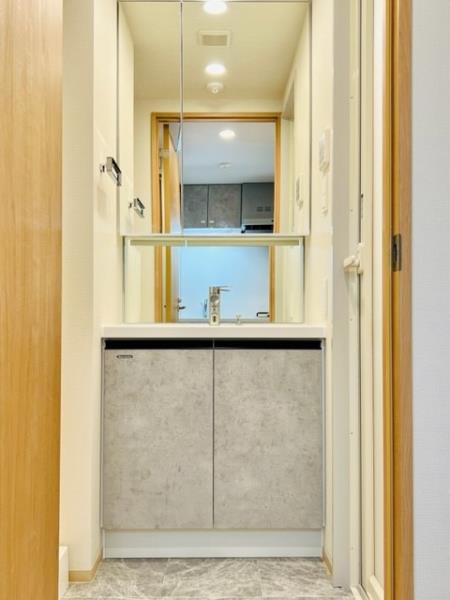 洗面設備　スペースが確保できる洗面所です