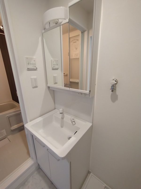 洗面設備　別部屋参照写真