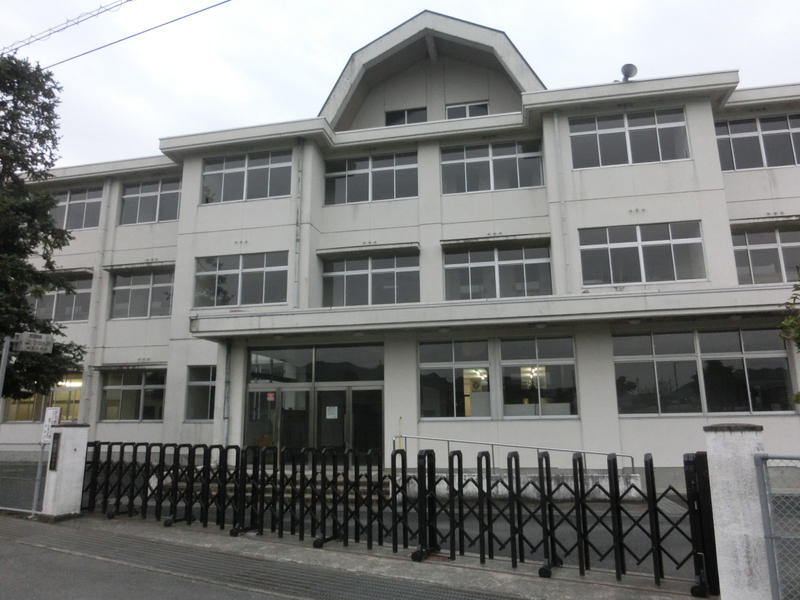 小学校　越部小学校（小学校）まで1939m